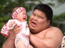 Naki Sumo, un concurso para hacer llorar a los bebés