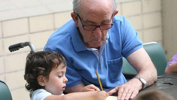Visita generacional a la residencia de ancianos “El Vergel”