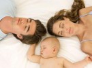 Los bebés no necesitan a papá y mamá para dormirse