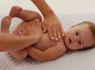 Un cuento y un masaje, la mejor terapia para el bebé