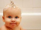 Lavar el cabello al bebé