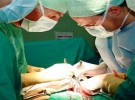 Primer niño operado de laringe en el vientre de su madre