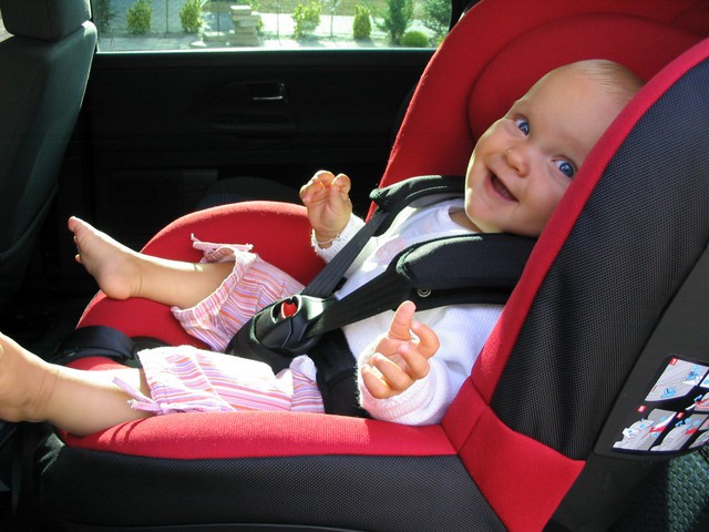 El bebé va más seguro en el asiento trasero central del coche