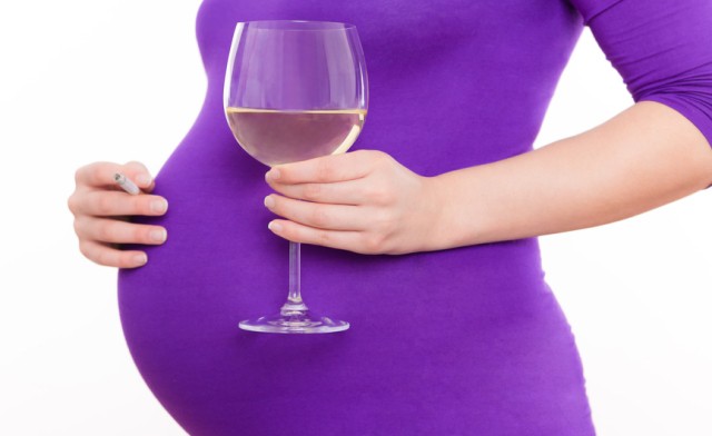 Beber alcohol en el embarazo causa retraso mental en el bebé