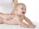 Aprende a dar un masaje relajante a tu bebé con Nivea