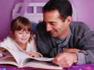 Leer en voz alta a los niños les ayuda a su desarrollo