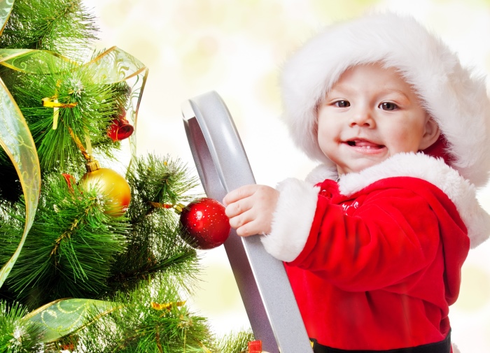 Evita accidentes del bebé con el árbol de Navidad