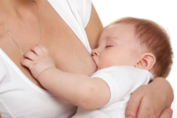 La leche materna ayuda a regular el apetito de los bebés y prevenir la obesidad