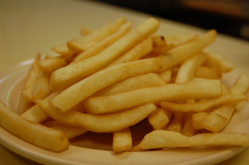 Evita la ingesta de patatas fritas durante la gestación
