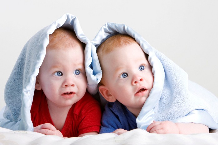 Dos gemelas estadounidenses dan a luz el mismo día y a la misma hora