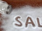Los niños toman demasiada sal en su alimentación