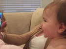 La simpática conversación de dos bebés a través de videollamada