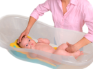 Esponja,  complemento para la seguridad del bebé en la bañera