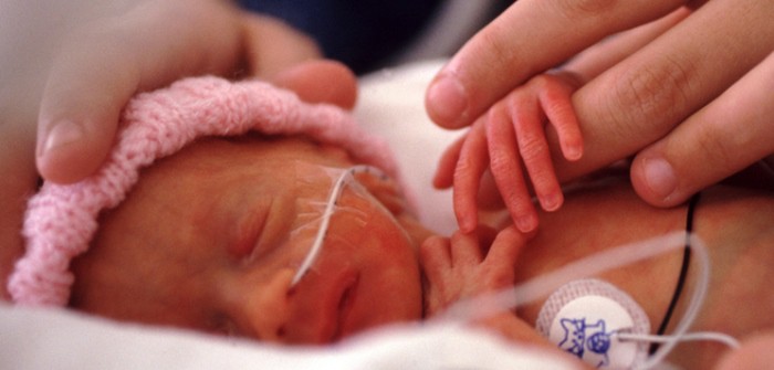 caricias para el bebé prematuro