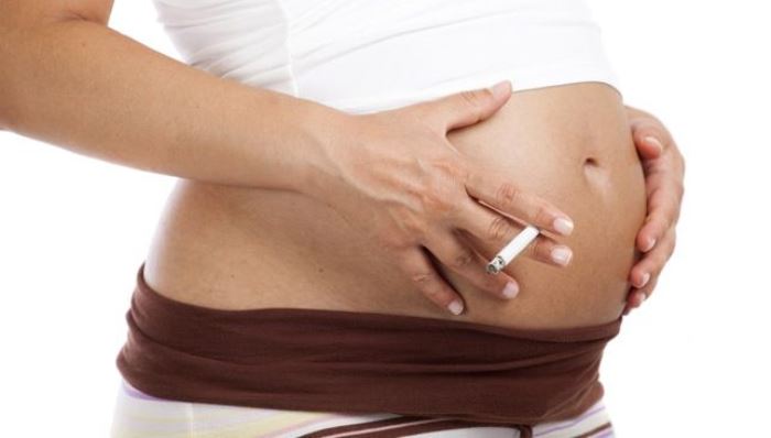 El tabaco en el embarazo provoca daños oculares en el bebé