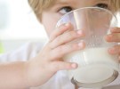 Superar la alergia a la leche de vaca ya es posible