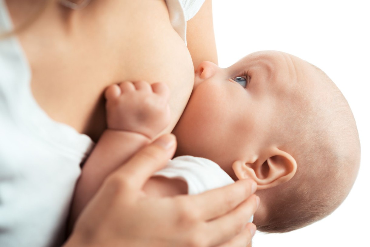La lactancia previene los dolores tras la cesárea