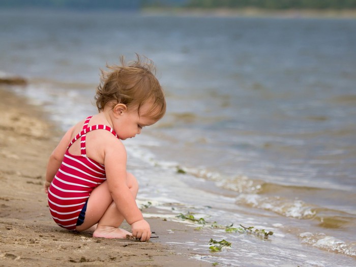 bebé en la playa
