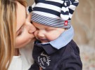 La falta de besos y caricias al bebé le trastorna los genes