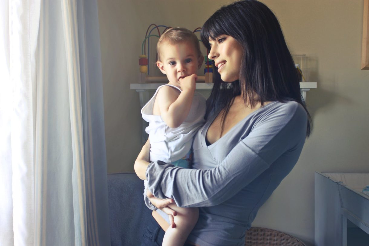 Carga mental en la maternidad: causas, efectos y remedios
