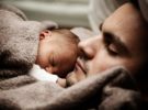 Cómo dormir bien en los primeros meses con tu bebé