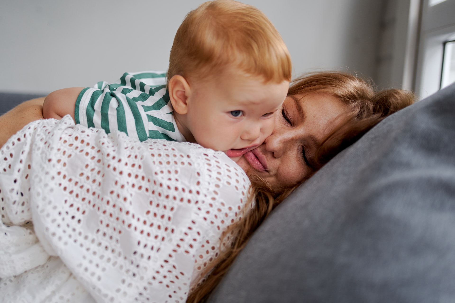 Descubre Los Mitos Sobre La Felicidad En La Maternidad