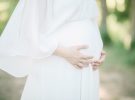 Moda para embarazadas: cómo elegir un look para un evento
