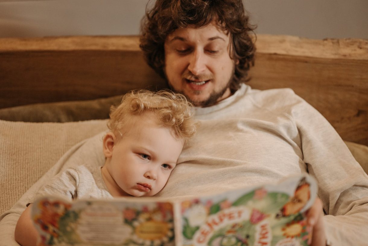 Lectura lenta: ¿Qué es y cómo puede ayudar a padres y bebés?