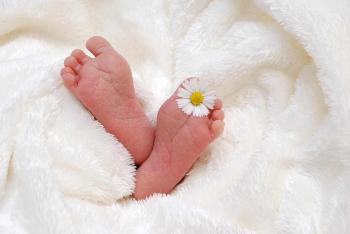 Cómo elegir el nombre del bebé: 6 tradiciones para inspirarte